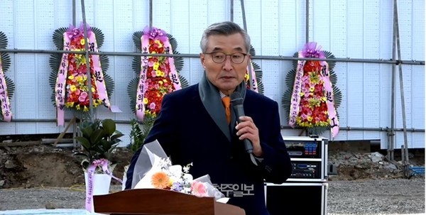 [청주일보] IK그룹 김상문 회장이 제산컬처센터 기공식에서 축사를 하고 있다.